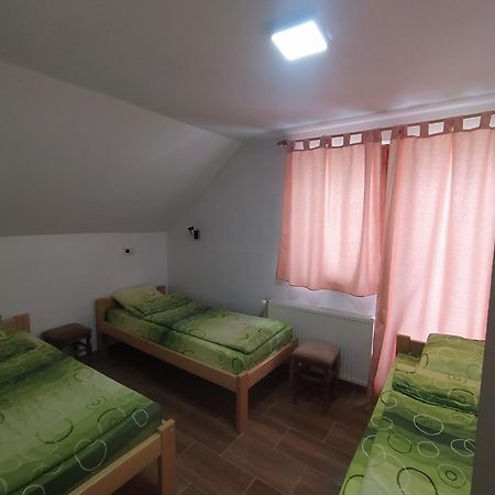 Domacinstvo Kod Gere Bed and Breakfast Crni Vrh Habitación foto