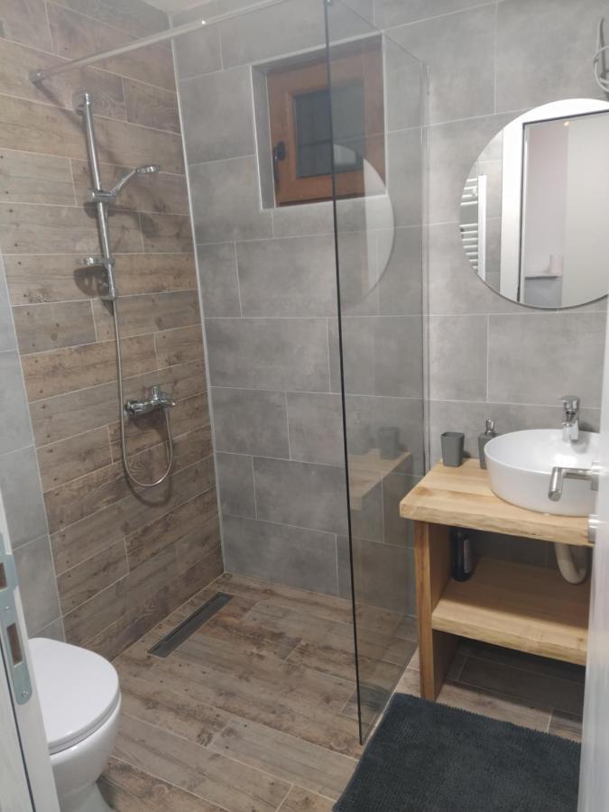 Domacinstvo Kod Gere Bed and Breakfast Crni Vrh Exterior foto