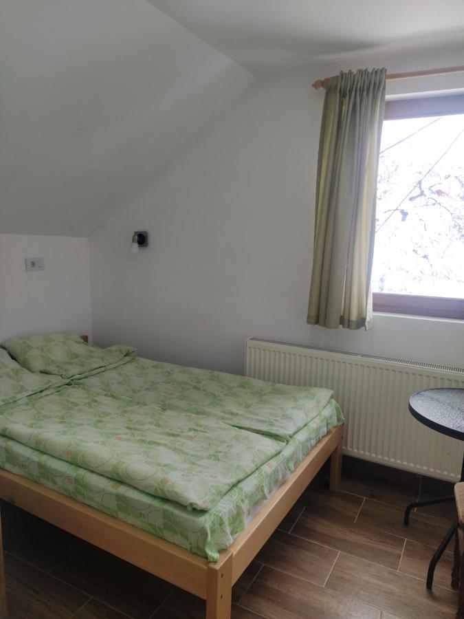 Domacinstvo Kod Gere Bed and Breakfast Crni Vrh Habitación foto