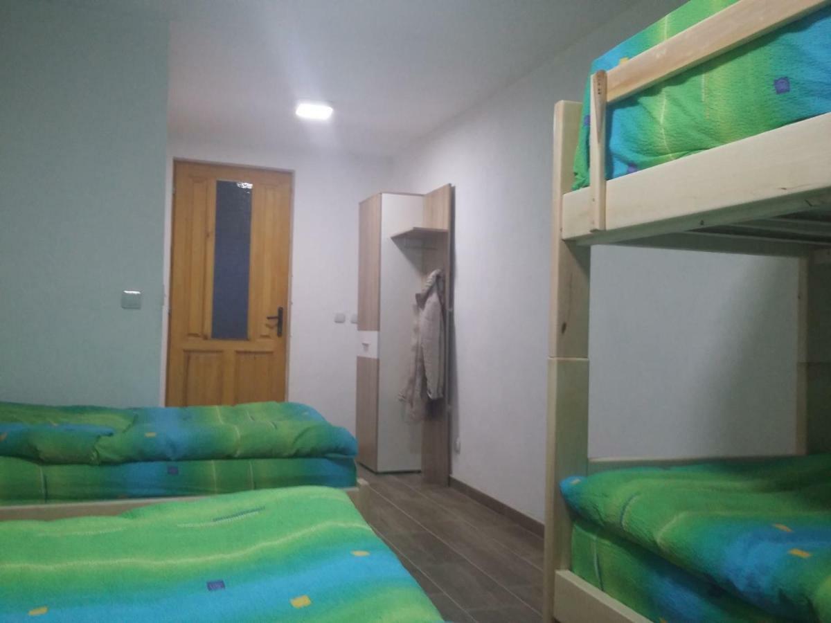 Domacinstvo Kod Gere Bed and Breakfast Crni Vrh Exterior foto