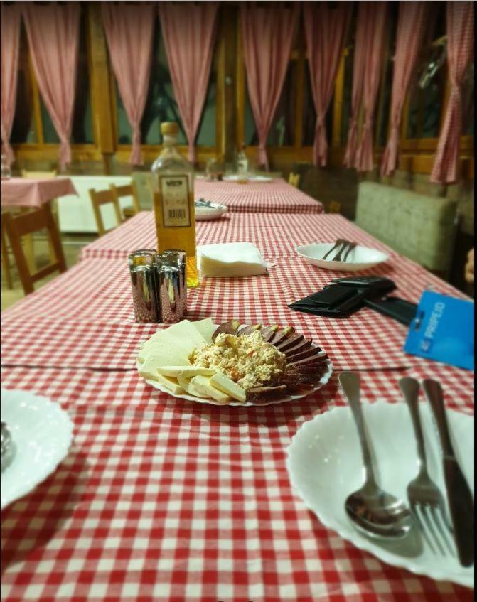 Domacinstvo Kod Gere Bed and Breakfast Crni Vrh Exterior foto